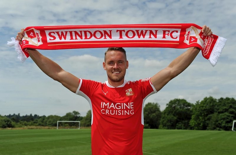 Swindon Town hiện tại đang cho mượn 4 cầu thủ
